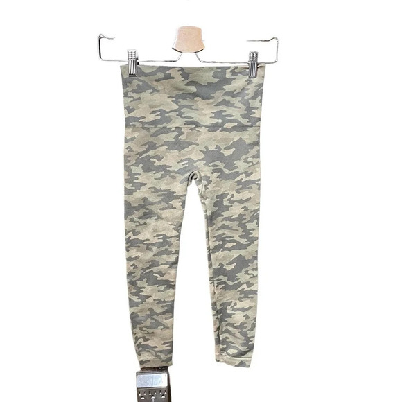 Spanx Look At Me Now Seamless Cropped Leggings Green Camo‎ Print Size Small - Picture 5 of 6